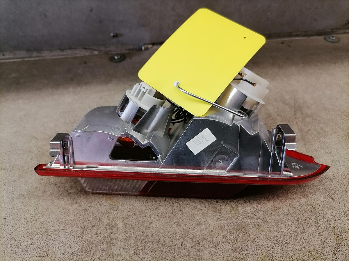 Opel Insignia Sportstourer Rücklicht rechts innen Rückleuchte Heckleuchte 1322655 BJ09-13 Opel Insignia Sportstourer Rücklicht rechts innen Rückleuchte Heckleuchte 1322655 BJ09-13